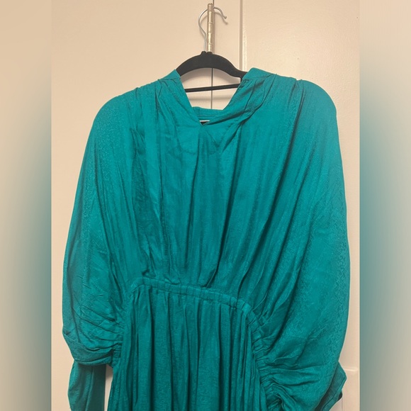 Beautiful green ethnic wear - Picture 3 of 4